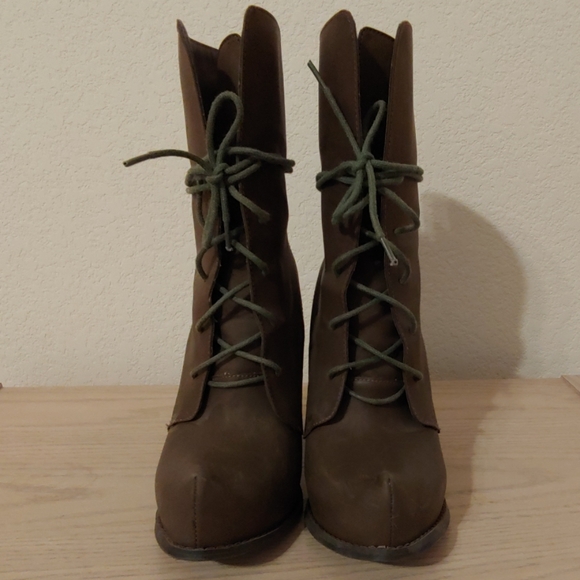 Stacked heel Boots - Picture 2 of 4